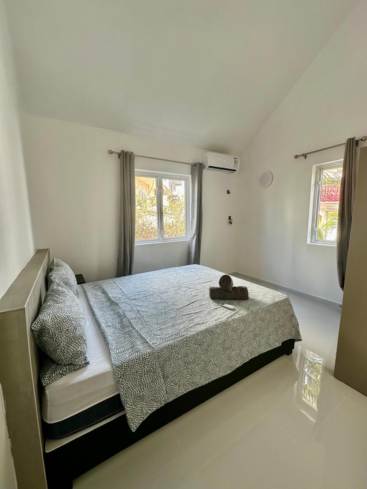 Beachfront Villa In A Beautiful And Secured Complex Flic en Flac Room photo